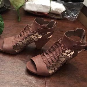 NEW Vince Camuto Evel leather 6